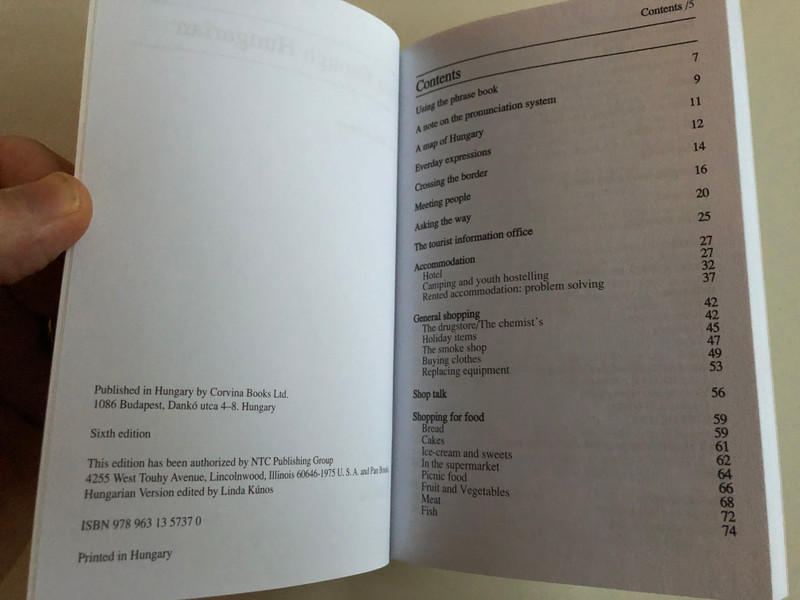Just Enough Hungarian / How to get by & be easily Understood / An up-to-date phrase book of everyday speech - with a mini dictionary of more than 500 useful words and phrases / 6th edition / Corvina Books (9789631357370)