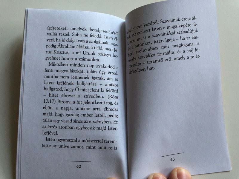  A Teremtő ereje az anyagi életben by Charles & Annette Capps / Hungarian translation of God's Creative Power for Financies / Translation by Szöllősi Tibor / Amana 7 kiadó 2004 / Paperback (9638641088)