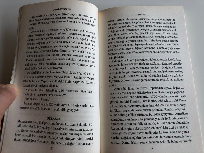 Bir Dahi Yetişiyor by Songül Saydam, Yaşar Öztürk / A genius in the making - The childhood of Mustafa Kemal Atatürk, Turkey's first president / Mustafa Kemal Atatürk'ün çocukluğu / Iyi Insanlar 2008 / Paperback (9789759992897)