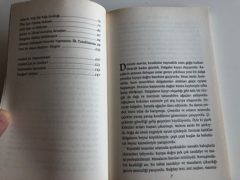 Bir Dahi Yetişiyor by Songül Saydam, Yaşar Öztürk / A genius in the making - The childhood of Mustafa Kemal Atatürk, Turkey's first president / Mustafa Kemal Atatürk'ün çocukluğu / Iyi Insanlar 2008 / Paperback (9789759992897)