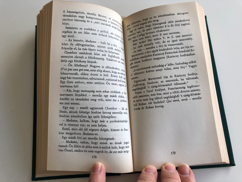 A királyné nyaklánca by Szerb Antal / Magvető könyvkiadó 1963 / Illustrated by Gyulai Líviusz / Hardcover / The Queen's Necklace (AKirálynéNyaklánca)