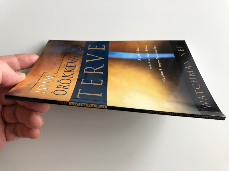 Isten örökkévaló terve by Watchman Nee / God's Eternal Plan in Hungarian language / A gyülekezet döntő szerepe Isten vágyának megvalósításában / Élet folyama Alapítvány (Living Stream Ministry) 2002 / Paperback (0736307672)