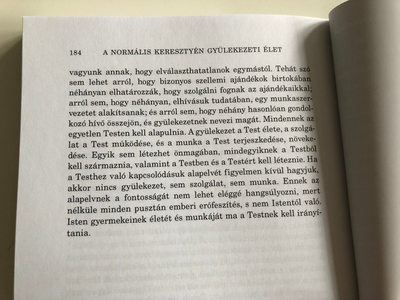 A Normális keresztyén gyülekezeti élet by Watchman Nee / The Normal Christian Church Life in Hungarian language / A gyülekezetek, a szolgálat és a munka újtestamentumi példája / Living Stream Ministry 2011 / Az Élet Folyama Alapítvány / Paperback (9780736347594)