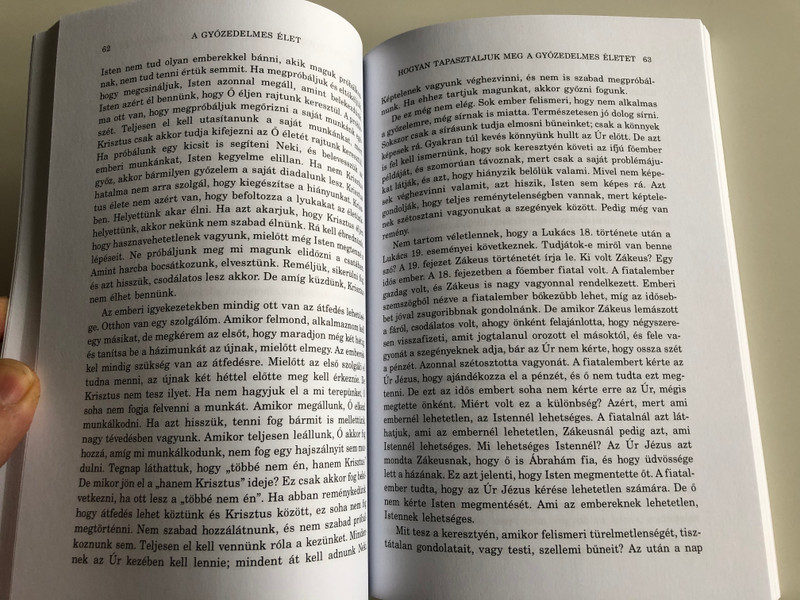 A győzedelmes élet by Watchman Nee / The Overcoming Life in Hungarian language / A normális keresztyén élet alapja / Living Stream Ministry 2010 / Az Élet Folyama Alapítvány / Paperback (9780736307161)