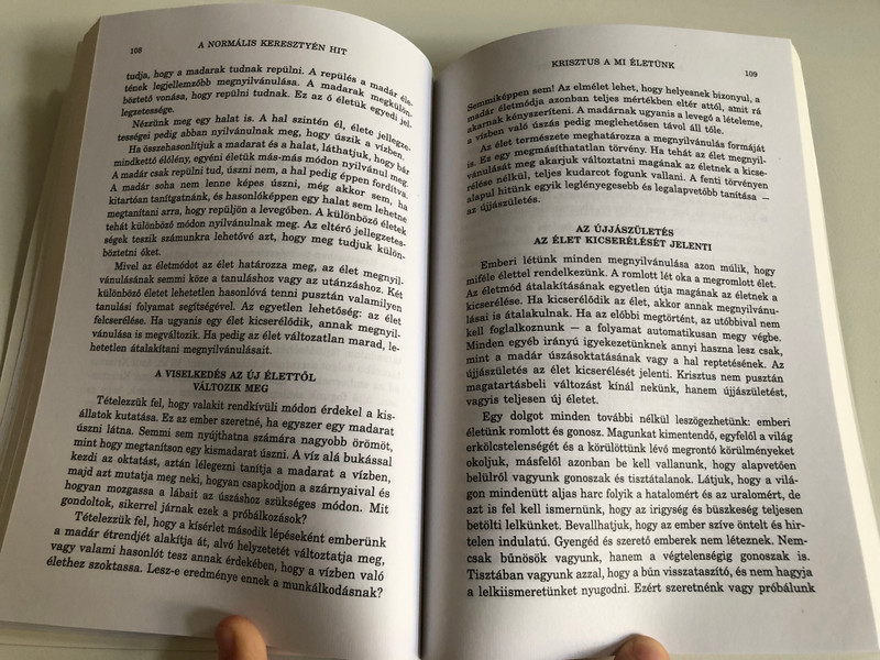 A Normális Keresztyén Hit by Watchman Nee / Isten és élet - Krisztusban / Hungarian edition of The Normal Christian Faith / Living Stream Ministry 1999 / Az Élet Folyama Alapítvány / Paperback (9780736305617)