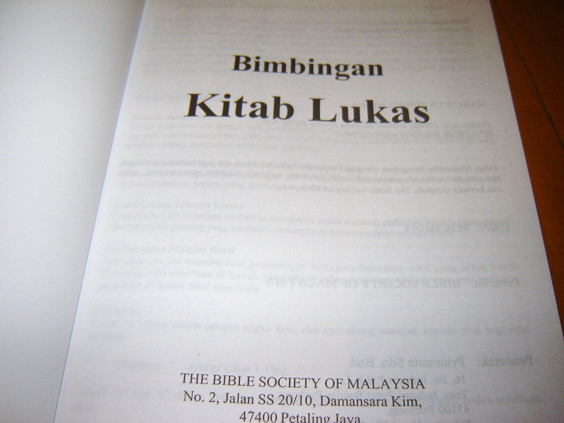 Bimbingan Kitab Lukas / The Gospel of Luke with study notes in Malay Language