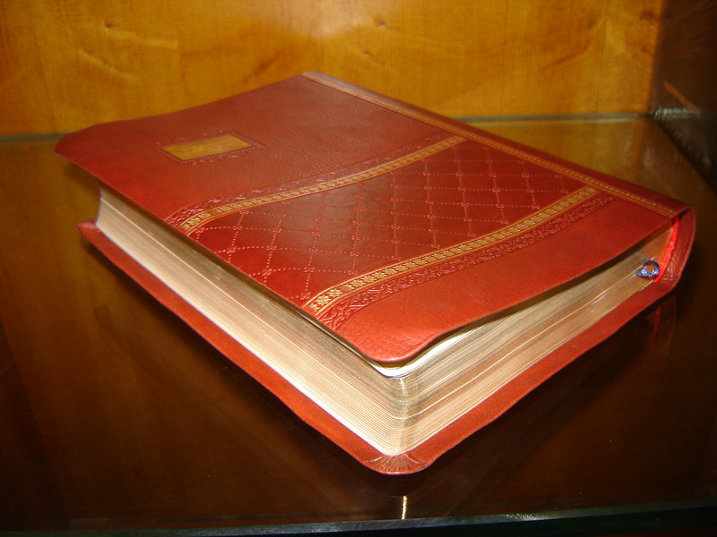 The Holy Bible in Urdu / Leather Bound Golden Edges / Revised Version 2008
