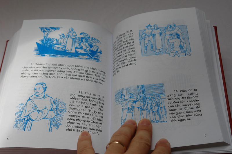 Christian martyrs of Vietnam / Illustrated book / Truyện tranh - Các thánh tử đạo việt nam / Hardcover 2013 / Illustrations by Thay Lian / Text by Giuse Pham Duc Tuan (3070100013802)