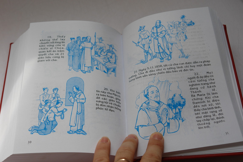 Christian martyrs of Vietnam / Illustrated book / Truyện tranh - Các thánh tử đạo việt nam / Hardcover 2013 / Illustrations by Thay Lian / Text by Giuse Pham Duc Tuan (3070100013802)