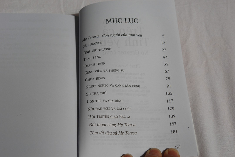 Me Teresa - No Greater Love (Vietnamese Edition) / Bién dich: Bich Nga - Ngoc Sáu Tren ca Tinh yeu / First News / Paperback 2016 (9786045829806)