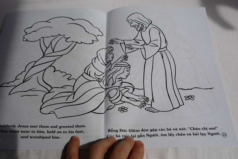 Chúa phục sinh / Christ is Risen / English - Vietnamese Coloring Book for children / Sách Tô máu 31 / Paperback (ChristIsRisen-Viet)