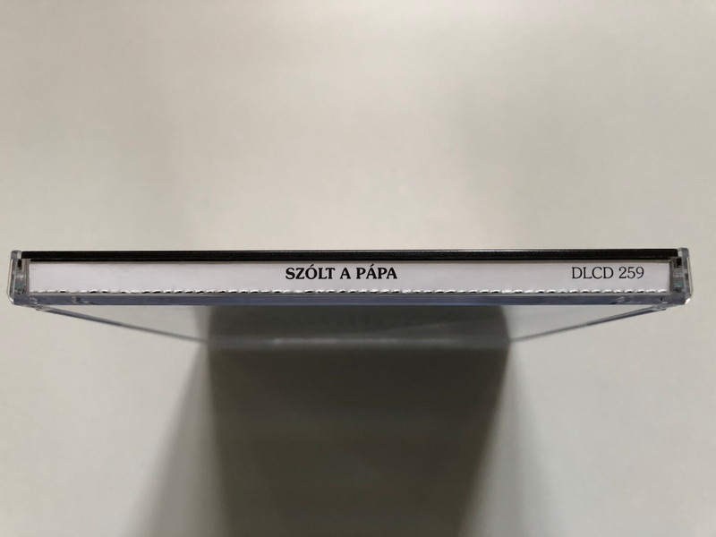 Szolt a Papa... / II. Janos Pal (Karol Wojtyla) szavai es irasai, es valogatas a XX. sz-i magyar irodalom istenkereso kolteszetebol / Az idezeteket es a verseket eloadja: Solyom Katalin / Do-la Audio CD 2005 Stereo / DLCD 259 (5999557440313)