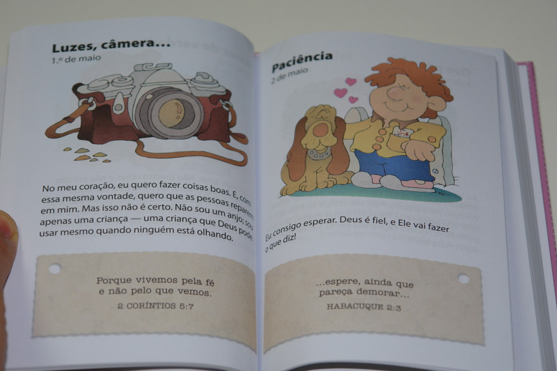 Jesus Wants All of Me by Phil A. Smouse / Portuguese Language Edition For Girls / Tudo Para Ele. Jesus Quer Tudo de Mim Em Portugues do Brasil (9781604859966)