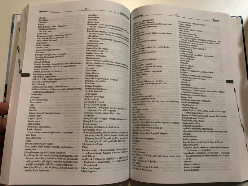 Magyar helyesírási szótár / Hungarian spelling dictionary / According to the rules of the Hungarian Scientific Academy / A MTA helyesírásai szerint / Akadémiai kiadó (9789630598231)
