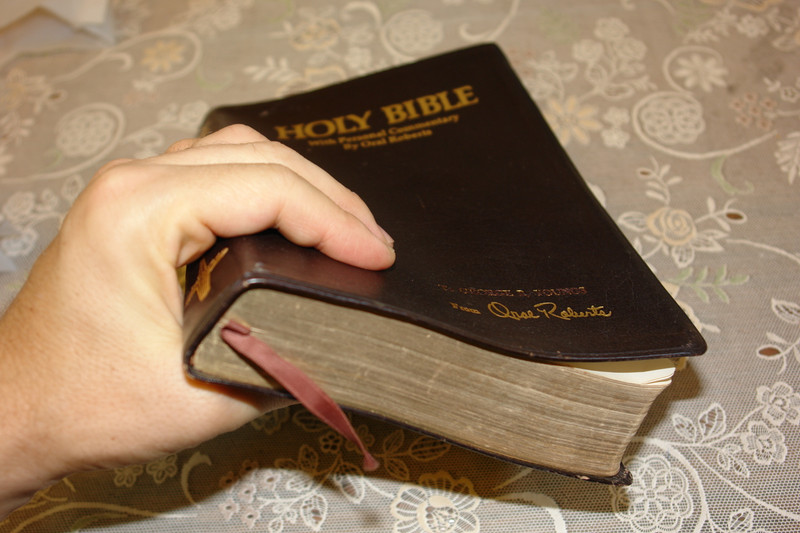 Holy Bible with Personal Commentary by Oral Roberts / Genuine Leather Bound - King James Version with Concordance 