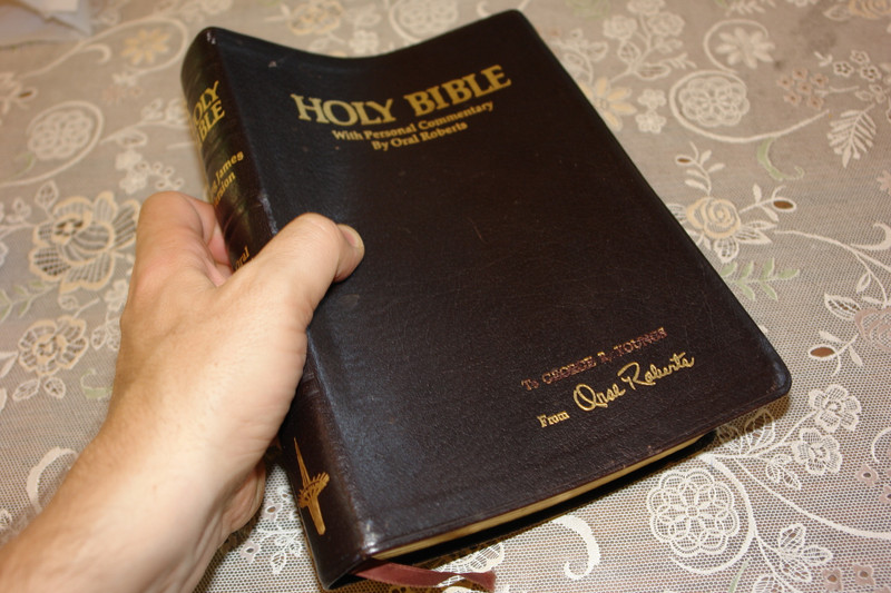 Holy Bible with Personal Commentary by Oral Roberts / Genuine Leather Bound - King James Version with Concordance 