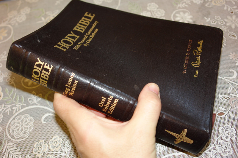 Holy Bible with Personal Commentary by Oral Roberts / Genuine Leather Bound - King James Version with Concordance 
