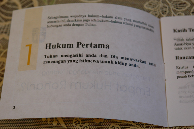 Have you Heard of the Four Spiritual Laws? Malay Language Edition / Pernahkah anda mendengar tentang Empat Hukum Rohani? Gospel Tract for Outreach