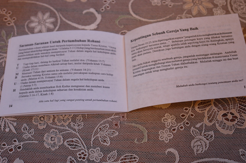 Have you Heard of the Four Spiritual Laws? Malay Language Edition / Pernahkah anda mendengar tentang Empat Hukum Rohani? Gospel Tract for Outreach