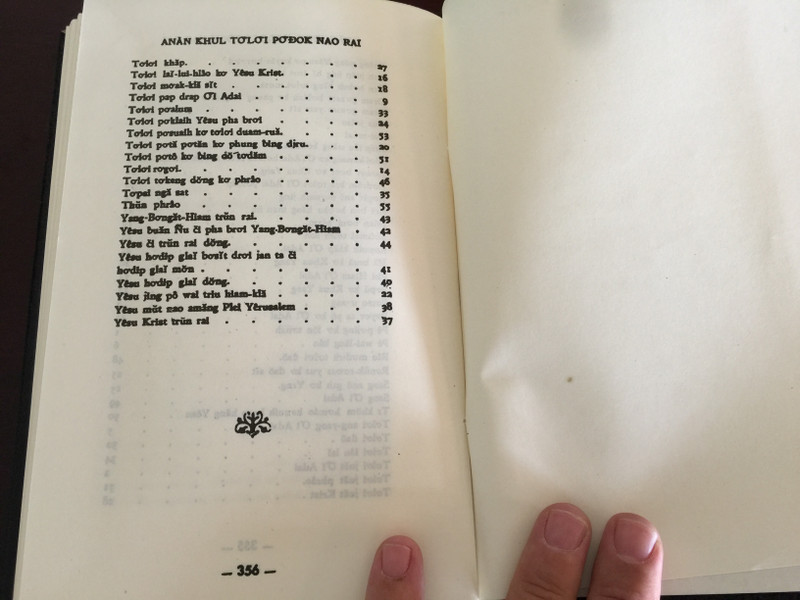 Jarai language Hymnal book / Hra Adoh / Toloi Adoh / Boni Hooc Ko oi adai / Navy Blue Leather bound / Hoi Thanh Tin Lánh 1998 / Jarai worship songs (JaraiHymnal)