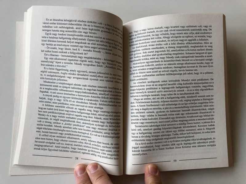 The Shorter Life of D. L. Moody - Hungarian Language Edition by Arthur P. Fitt / D.L. Moody - Egy világhírű evangélista élete (9639434604)