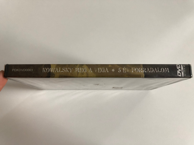 Kowalsky meg a Vega 2 DVD 2009 - 5 év forradalom / Pimasz Grimasz, Fekete Lepke, Több mint elég, Balul sül el, Csak Más, Új Templom épül / Werkfilm, Riportfilm / PDKDVD003 (5999556202882)
