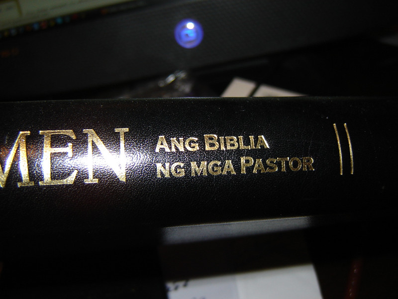 Leather Study Bible with Golden Edges / Poimen Ang Biblia Ng Mga Pastor 