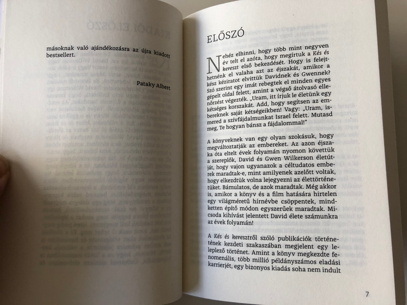 Kés és Kereszt by David Wilkerson / Hungarian Edition of The Cross and the Switchblade / Magyar Pünkösdi Egyház - World Challenge / Paperback 2020 (9786158017060)