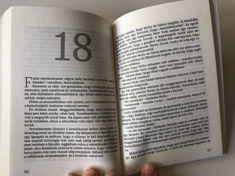 Kés és Kereszt by David Wilkerson / Hungarian Edition of The Cross and the Switchblade / Magyar Pünkösdi Egyház - World Challenge / Paperback 2020 (9786158017060)