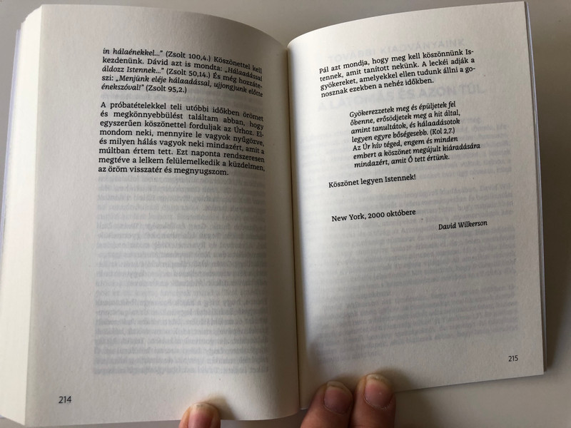 Kés és Kereszt by David Wilkerson / Hungarian Edition of The Cross and the Switchblade / Magyar Pünkösdi Egyház - World Challenge / Paperback 2020 (9786158017060)