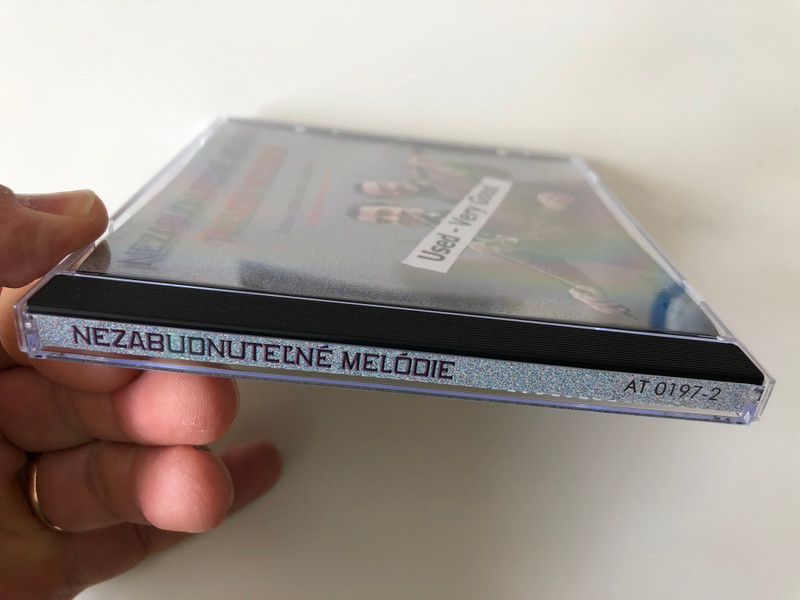 Nezabudnutel'ne Melodie - Temeless Melodies / L'udova hudba bratov Kuštarovcov - Kuštar brothers folk band / Akcent Audio CD 2005 / AT 0197-2
