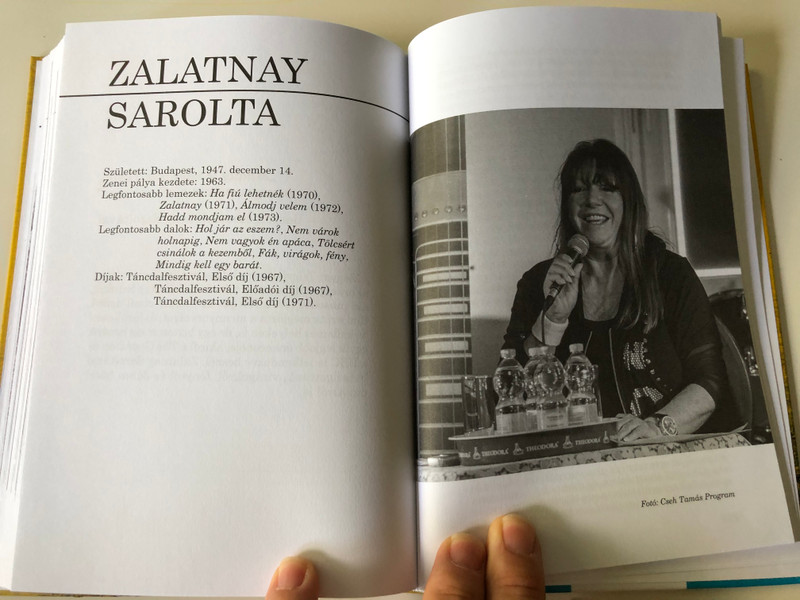 Azok a régi csibészek by Csatári Bence, Poós Zoltán / Párbeszéd a Rock and Rollról / Jaffa Kiadó 2016 / Hardcover (9786155609763)