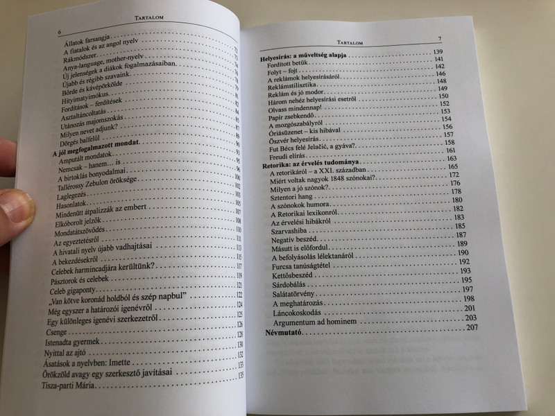 A gondolatokhoz odataláló nyelv by Adamikné Jászó Anna / Nyelvművelő írások a harmadik évezred elejéről / Tinta könyvkiadó 2020 / Paperback / Az Ékesszólás Kiskönyvtára 71. / Hungarian Linguistic writings from the beginning of the third millennium (9789634092513)