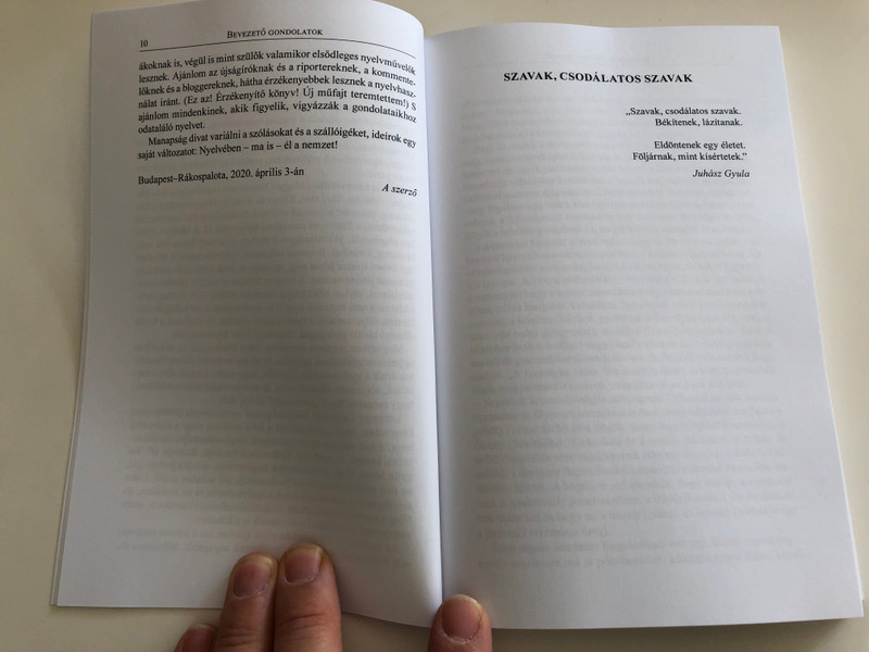 A gondolatokhoz odataláló nyelv by Adamikné Jászó Anna / Nyelvművelő írások a harmadik évezred elejéről / Tinta könyvkiadó 2020 / Paperback / Az Ékesszólás Kiskönyvtára 71. / Hungarian Linguistic writings from the beginning of the third millennium (9789634092513)