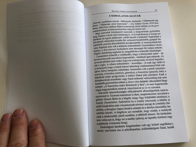 A gondolatokhoz odataláló nyelv by Adamikné Jászó Anna / Nyelvművelő írások a harmadik évezred elejéről / Tinta könyvkiadó 2020 / Paperback / Az Ékesszólás Kiskönyvtára 71. / Hungarian Linguistic writings from the beginning of the third millennium (9789634092513)