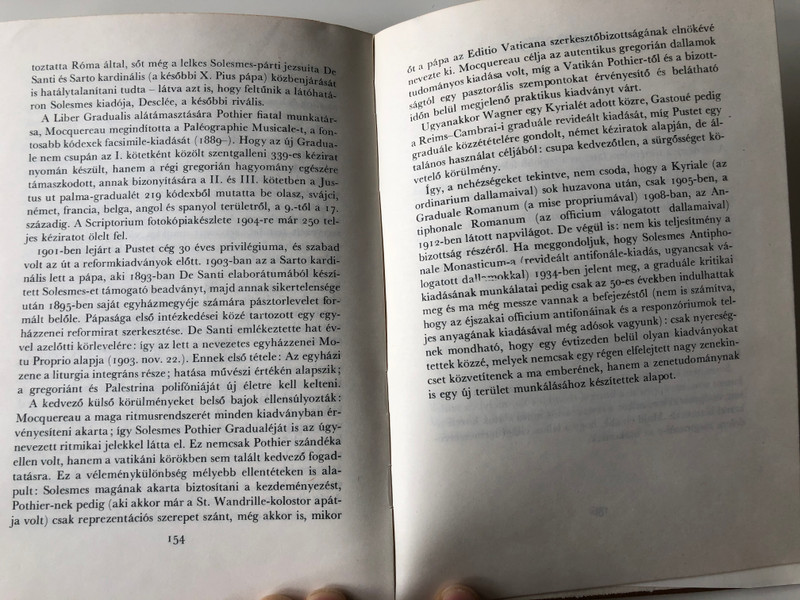 Mi a gregorián by Rajeczky Benjamin / What is Gregorian - History and style of gregorian music in Hungarian language / Zeneműkiadó 1982 / Hardcover (9633304490)