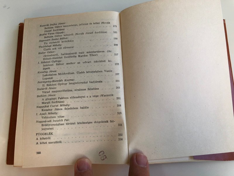 Emlékezetül hagyott írások - Erdélyi magyar emlékírók by Veress Dániel / Dacia Könyvkiadó 1983 / Hardcover / Transylvanian historical memoirs (ErdélyiMagyarEmlékírók)