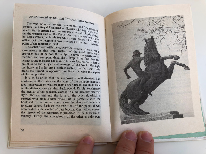 The Sculptures in Buda's Castle District by László Prohászka / Translated by Christopher Sullivan / Zrínyi kiadó - Zrínyi Publisher1990 (9633260332)