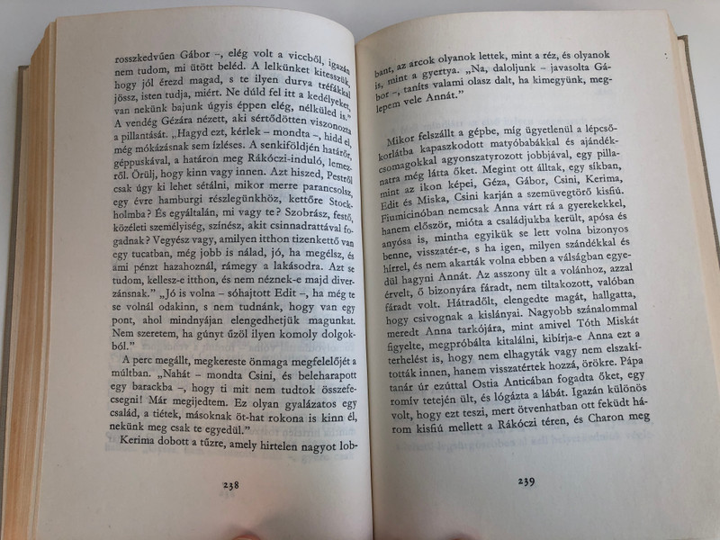 Alvók futása - Zeusz küszöbén by Szabó Magda / Magvető - Szépirodalmi könyvkiadó 1976 / Two novels in Hungarian / Hardcover / MA 5601-59 5602-55 / SZ2520-h-7677 (9632703111)