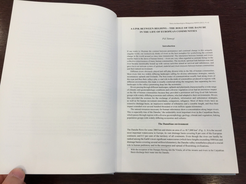 Ten thousand years along the Middle Danube by Gyöngyi Kovács, Gabriella Kulcsár / Life and Early Communities from Prehistory to History / Varia Archaeologica Hungarica / Archaeolingua 2011 (9789639911260)