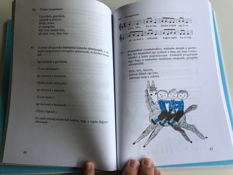 Jár a baba jár by Forrai Katalin / Illustrated by Reich Károly rajzaival / 5. Kiadás - 5th Edition / Kodály Zoltán Zenei Műveivel / CLASSIC HUNGARIAN LANGUAGE RHYME BOOK FOR CHILDREN (9789631198942)