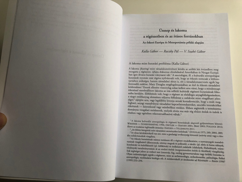 Convivium by Déri Balázs / Az Eötvös Loránd Tudományegyetem Bölcsészettudományi Karán tartott konferencia előadásai & Gaál Balázs - Vegetarianizmus és nem-ártás az ókori Indiában / Paperback / Elte BTK 2013 АГION könyvek (9789632843643)