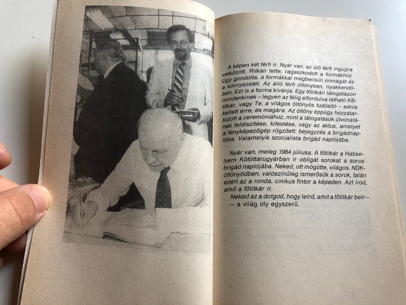 Ki kísérje Kádárt? by Andai György / Riport - tudósításokról / Unió Lap- és könyvkiadó 1990 / Paperback (9637809092)