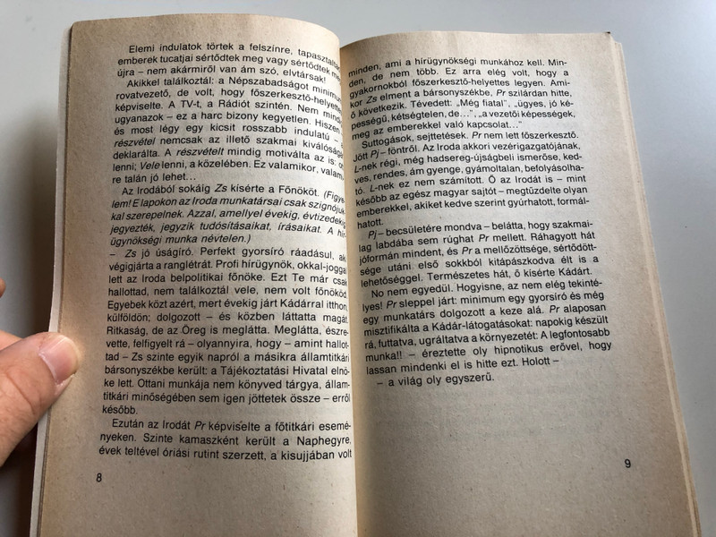 Ki kísérje Kádárt? by Andai György / Riport - tudósításokról / Unió Lap- és könyvkiadó 1990 / Paperback (9637809092)