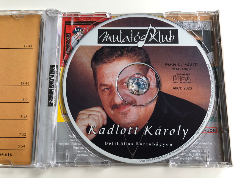 Kadlott Károly ‎– Délibábos Hortobágyon / Sárga rézből van, Ezekkel a soförökkel, Kukorica tök, Elment a Lidi néni, Jóska, levelet hozott a..., Zsiga te, Hajnal óta Tart A Szüret, Mulassunk egy jót / Mulatós Klub / Membran Intenational GmbH ‎Audio CD / ARCD 2023