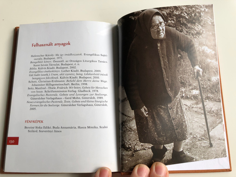 Kezek evangéliuma by Hafenscher Károly / Kézikönyv és lelki útravaló a diakóniában dolgozóknak / Luther kiadó 2011 / Hardcover / Gospel of Hands - Hungarian handbook with hymns for evangelical ministers (9789639979468)