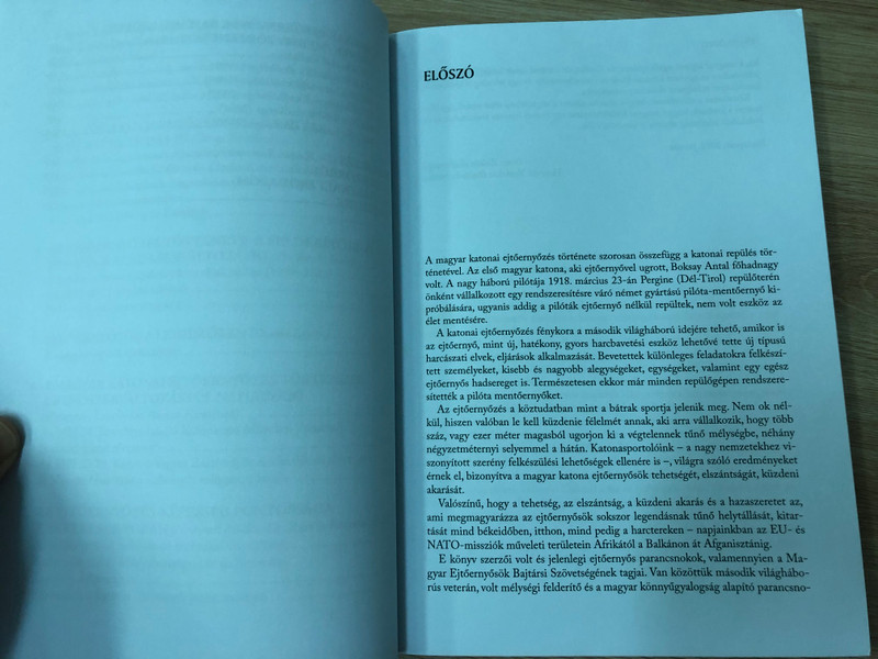 Levegőből harcba - A magyar katonai ejtőernyőzés története és változó feladatrendszere by Dr. Boda József, Dr. Ruszin Romulusz / HM Zrínyi Kiadó 2015 / Paperback / The history of Hungarian military parachuting (9789633275368)