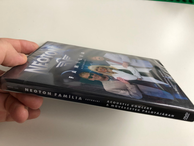 Neoton Família sztárjai DVD 2015 Acoustic Koncert a Művészetek Palotájában / Hunnia Records / Csepregi Éva, Végvári Ádám, Baracs János, Lukács Andrea, Heatlie Dávid / Ft. Danubia Zenekar / Music Director: Végvári Ádám (5999883043097)