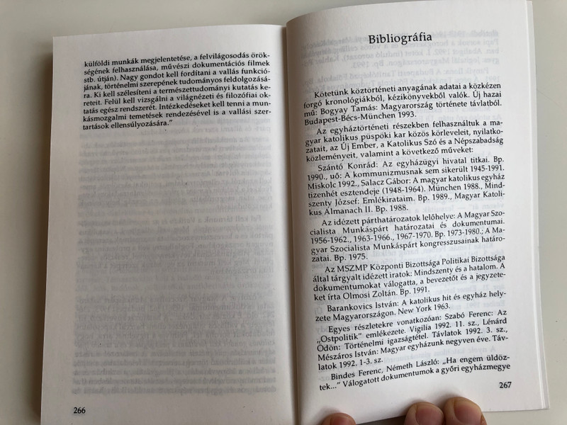 Kimaradt Tananyag II. - A diktatúra és az egyház 1957-1975 by Mészáros István / Márton Áron kiadó 1994 / Paperback / Dictatorship and the Catholic church 1957-1975 (9637947582)