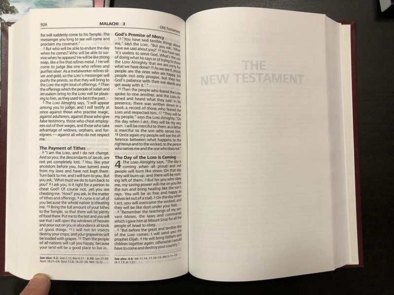 Good news Bible - English GNB 063 STDL / Book introductions, Notes, Word glossary Hardcover 2004 / The Bible Societies - Collins (0007166621)